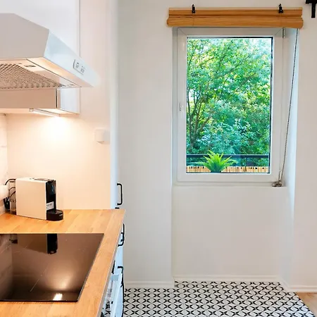 Апартаменты Downtown Calm And Bright Balcony Fast Wi-fi *